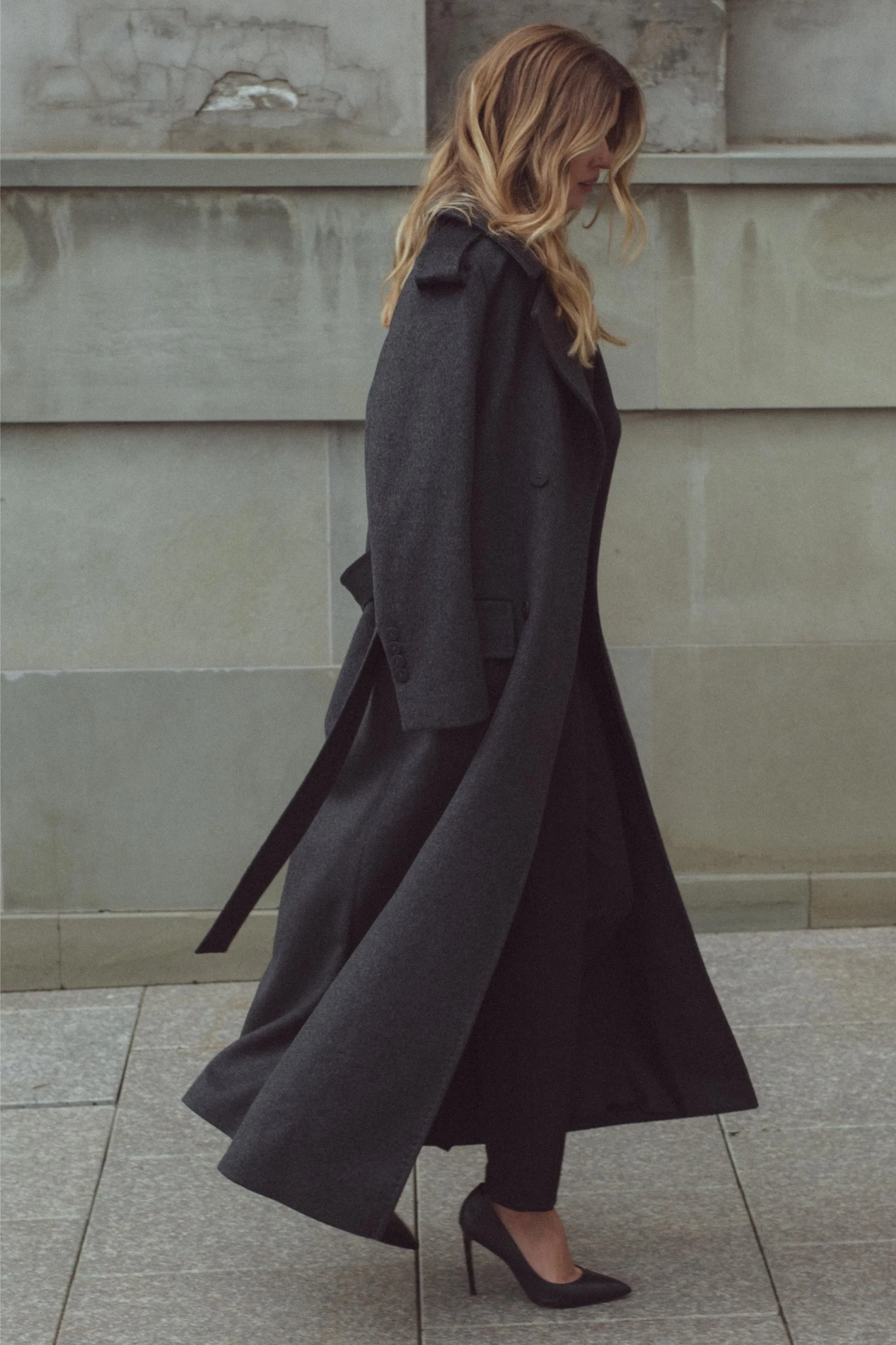 BELTED LONG WOOL COAT IN GREY